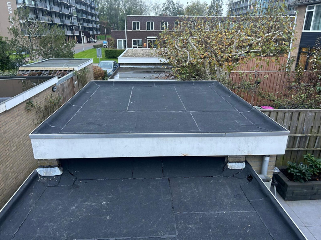 Bitumen dak in Hillegom