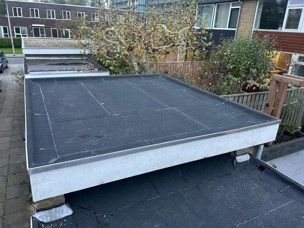 Bitumen dak in Hillegom