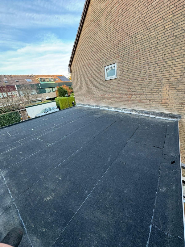 Bitumen dak in Dordrecht