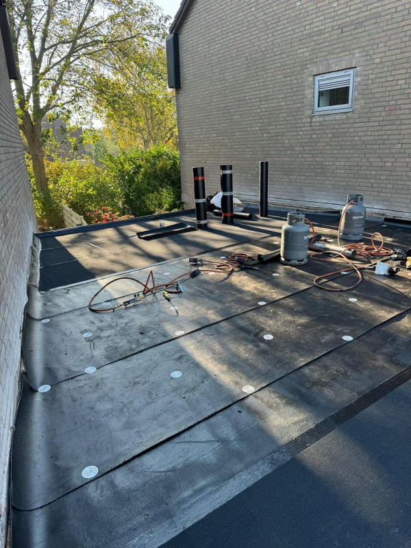 Bitumen dak in Dordrecht