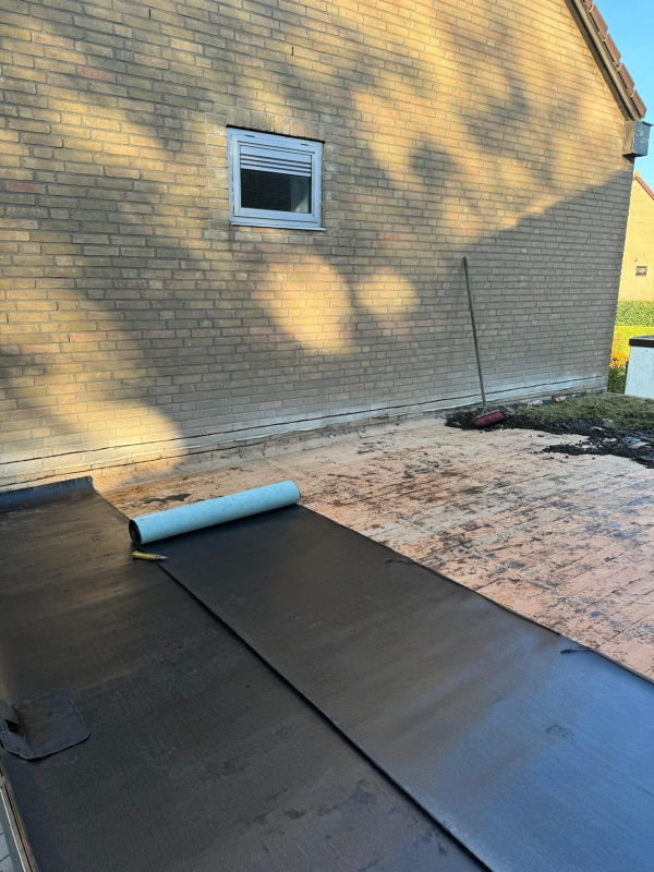 Bitumen dak in Dordrecht