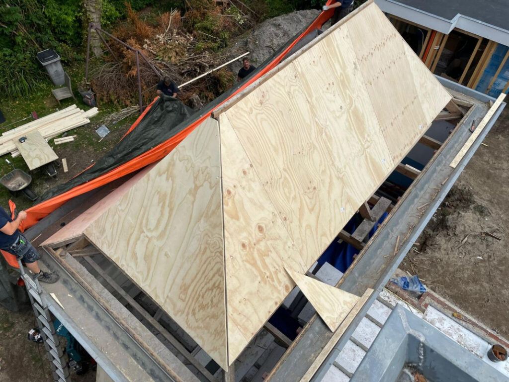 Nieuw Dakpannen Dak van Woning en Aparte Garage in Rijnsburg