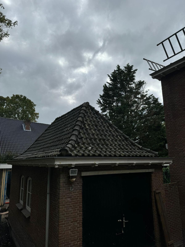Nieuw Dakpannen Dak van Woning en Aparte Garage in Rijnsburg