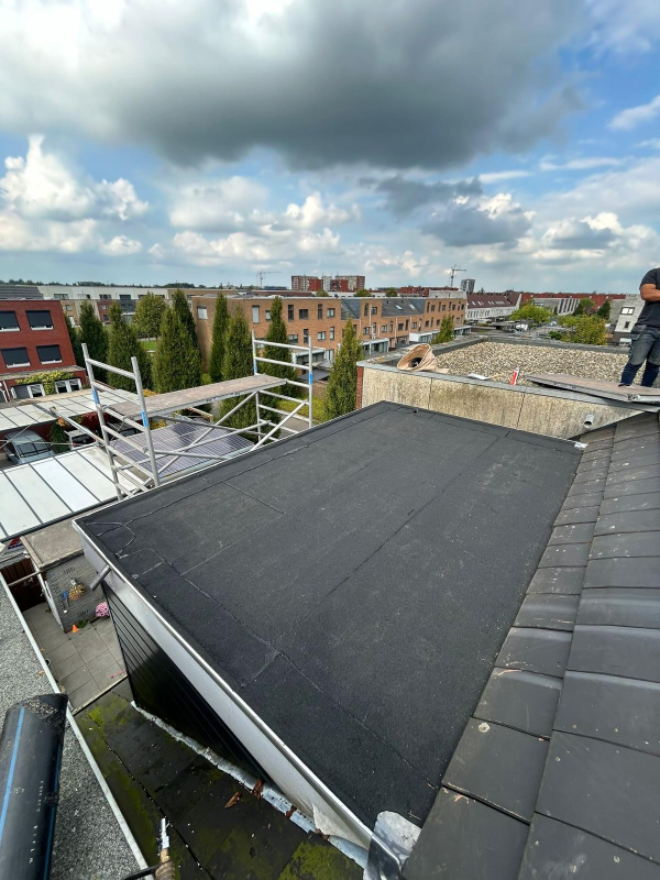 Nieuw Bitumen Dak van Uitbouw in Monster