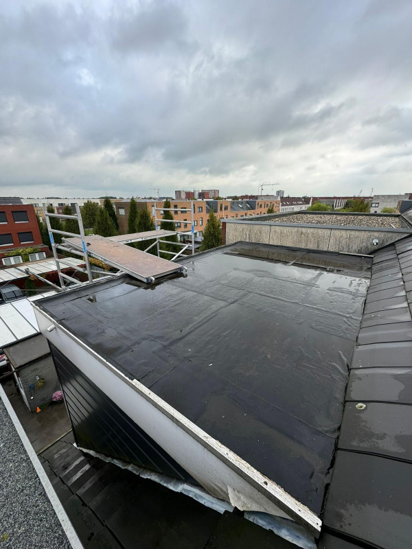 Nieuw Bitumen Dak van Uitbouw in Monster