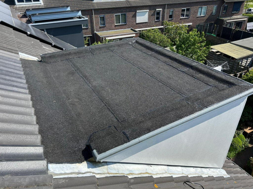 Uitbouw Voorzien van Nieuwe Bitumen in Leiden