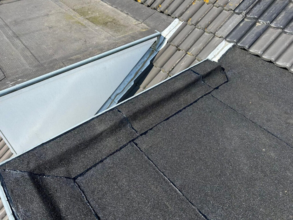 Uitbouw Voorzien van Nieuwe Bitumen in Leiden