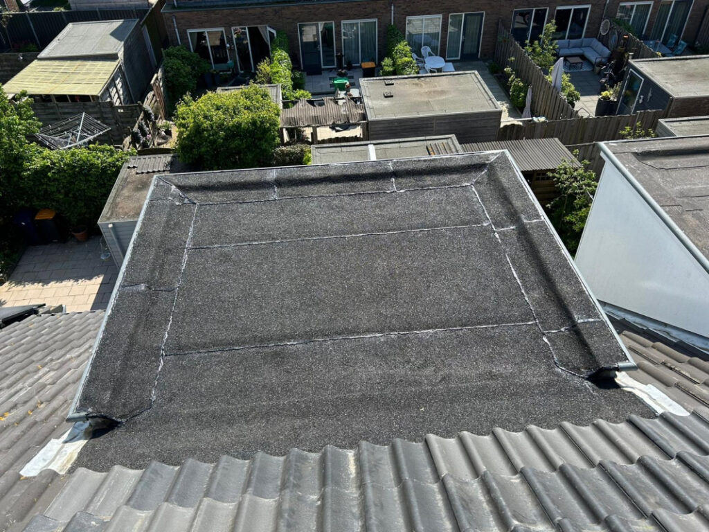 Uitbouw Voorzien van Nieuwe Bitumen in Leiden